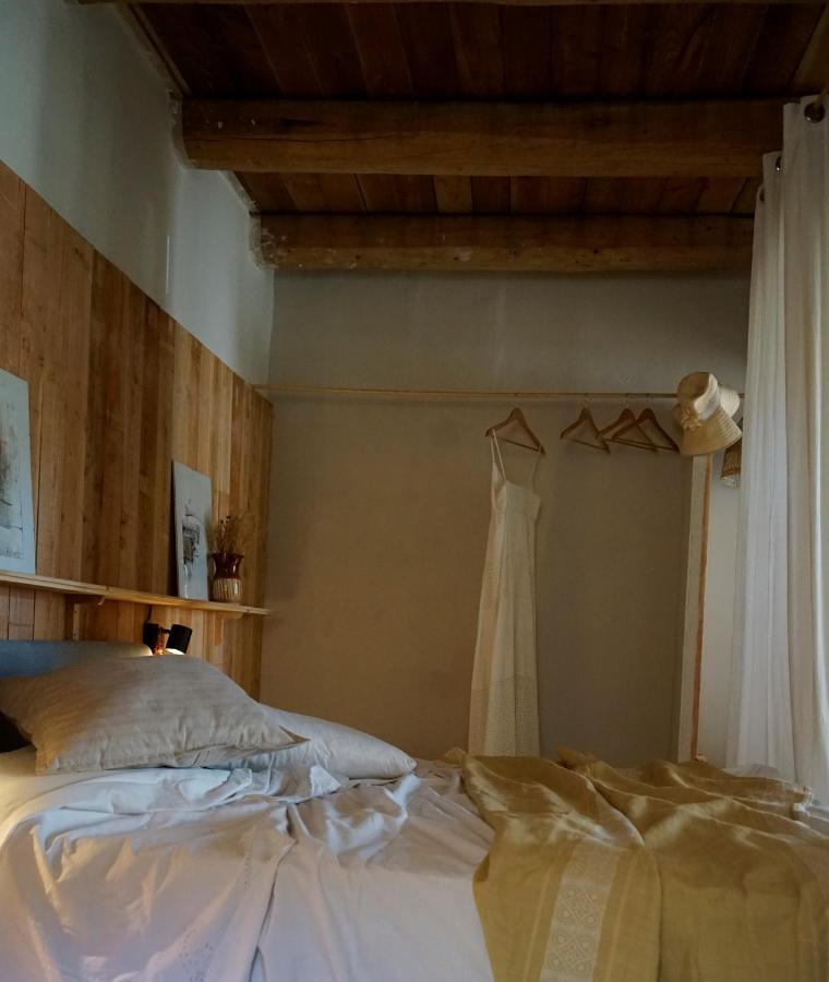 Can Tat, Loft In A Old Coach House Sant Jordi Desvalls Ngoại thất bức ảnh