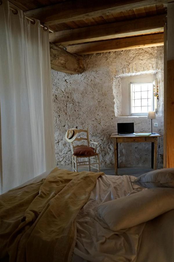 Can Tat, Loft In A Old Coach House Sant Jordi Desvalls Ngoại thất bức ảnh