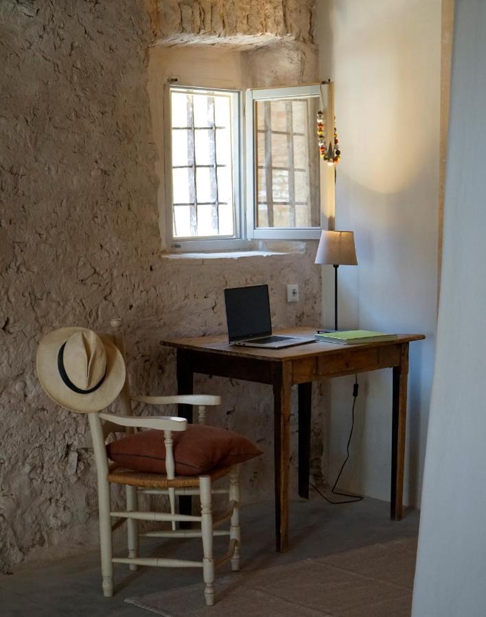 Can Tat, Loft In A Old Coach House Sant Jordi Desvalls Ngoại thất bức ảnh