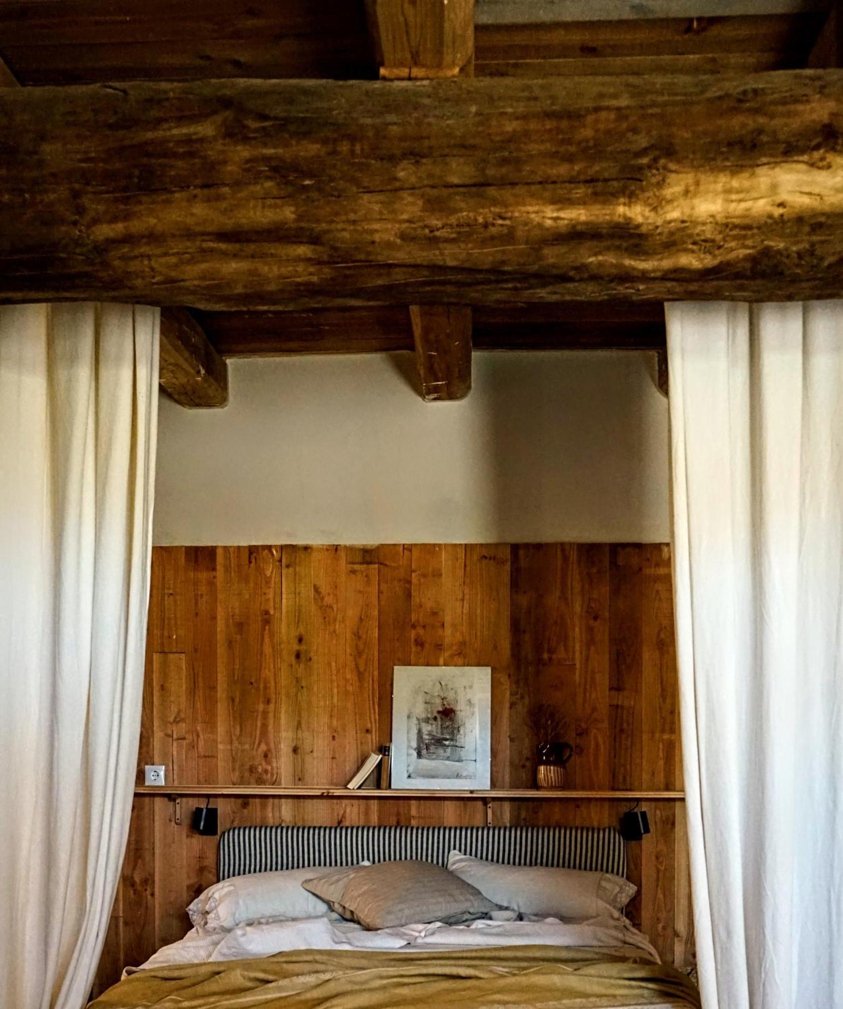Can Tat, Loft In A Old Coach House Sant Jordi Desvalls Ngoại thất bức ảnh